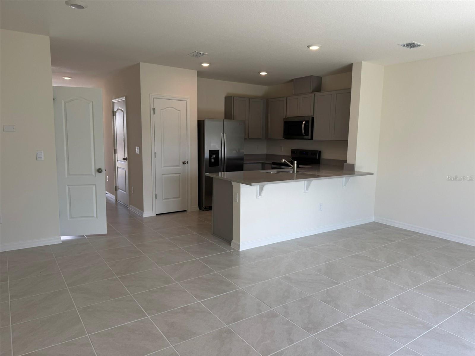 DANBURY/RIDGEWOOD LAKES - Residential Lease