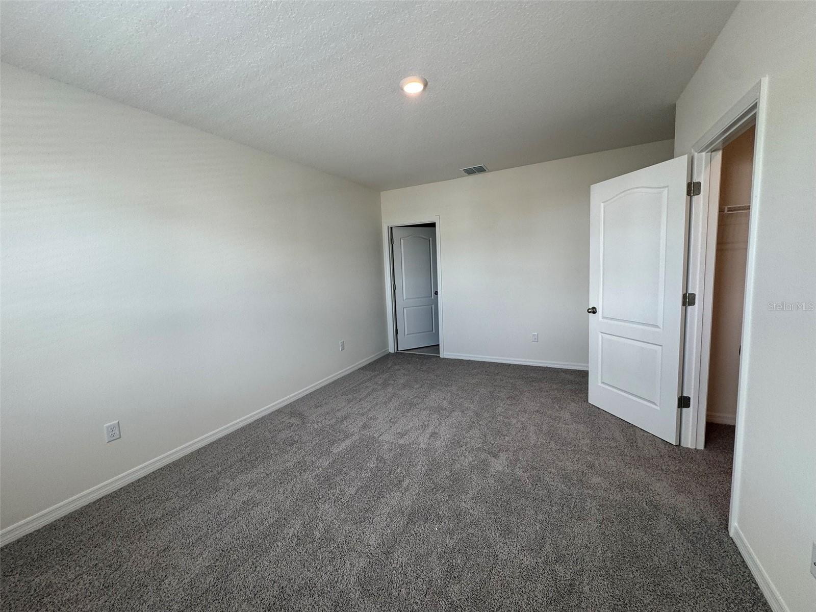 DANBURY/RIDGEWOOD LAKES - Residential Lease