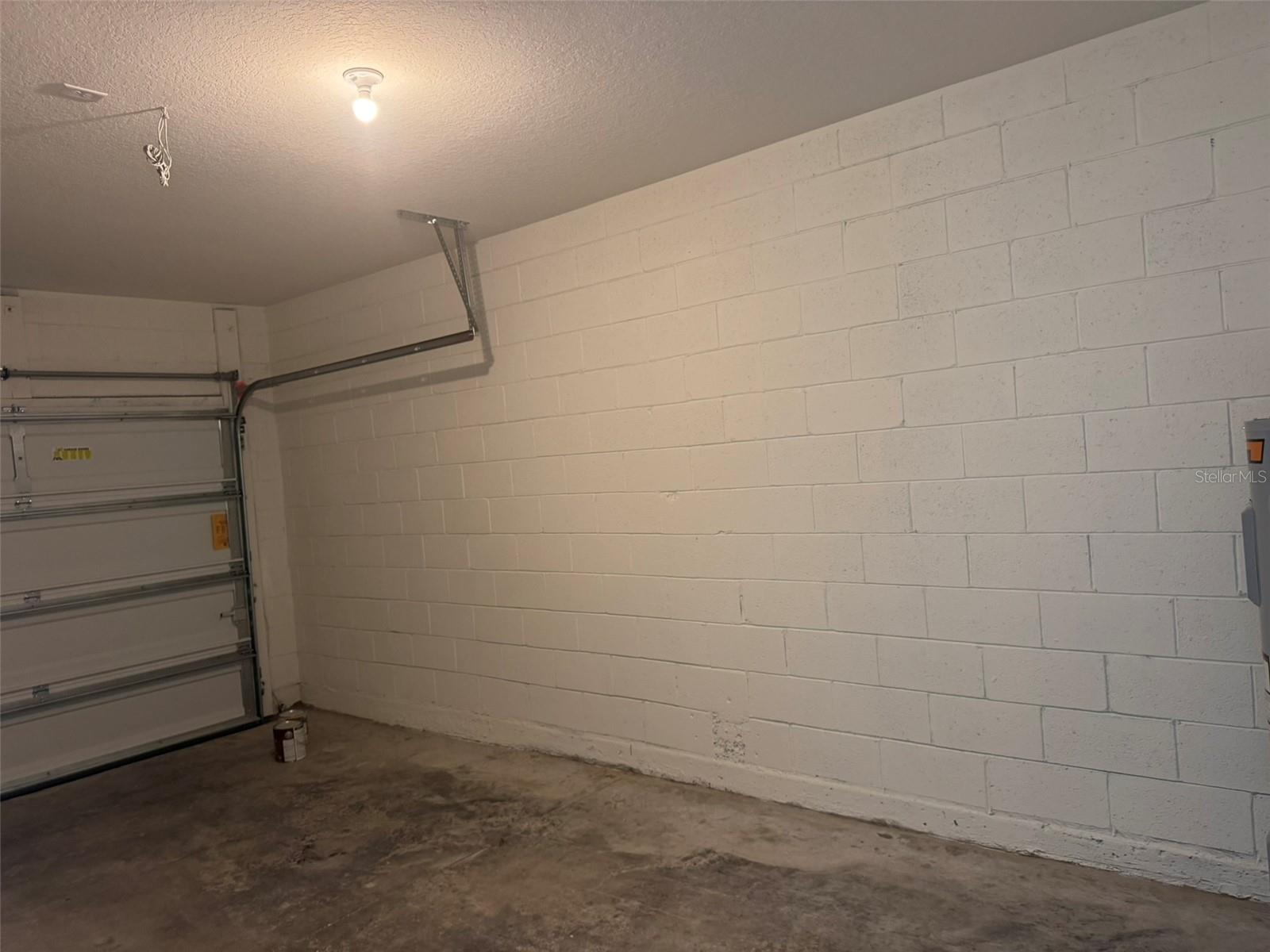 DANBURY/RIDGEWOOD LAKES - Residential Lease