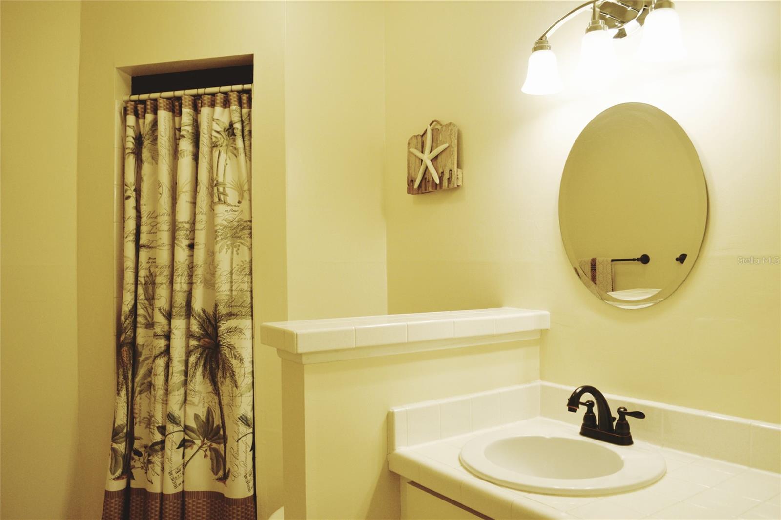 HEATHER HILL APTS - Residential