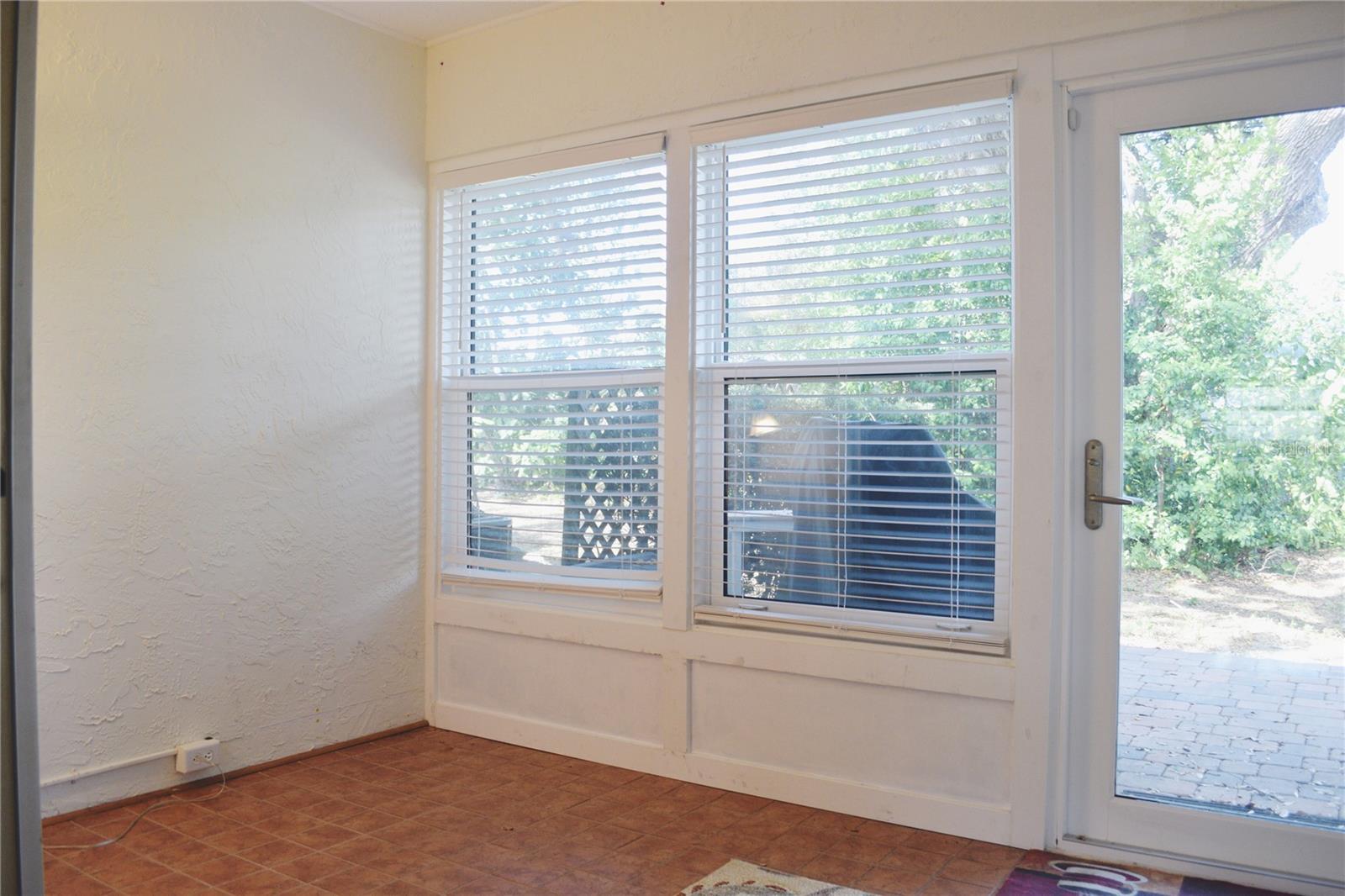 HEATHER HILL APTS - Residential