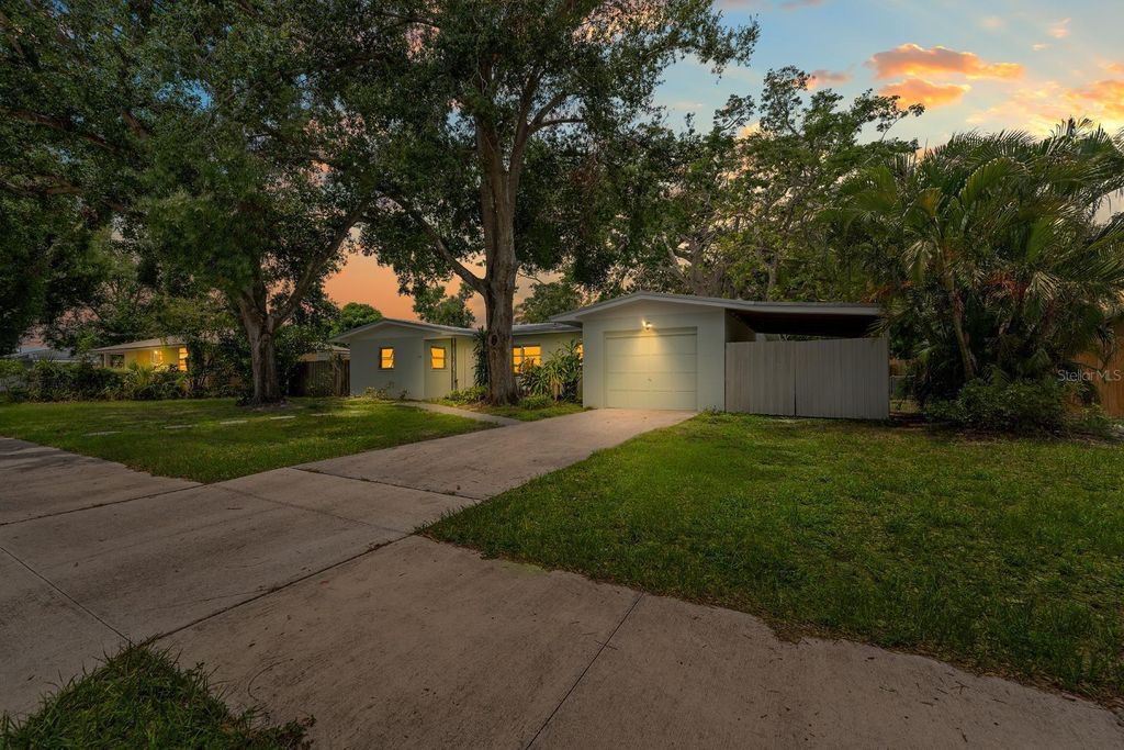 Photo of 1309 11th Avenue W, Palmetto, FL 34221 (MLS # TB8400314)