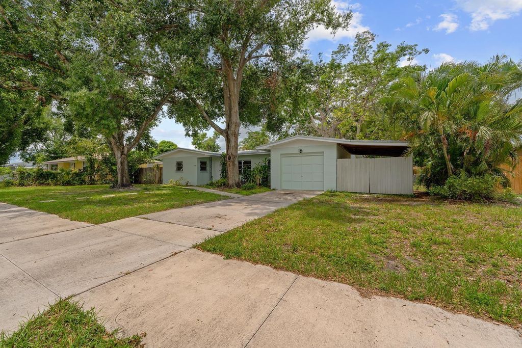 Photo of 1309 11th Avenue W, Palmetto, FL 34221 (MLS # TB8400314)
