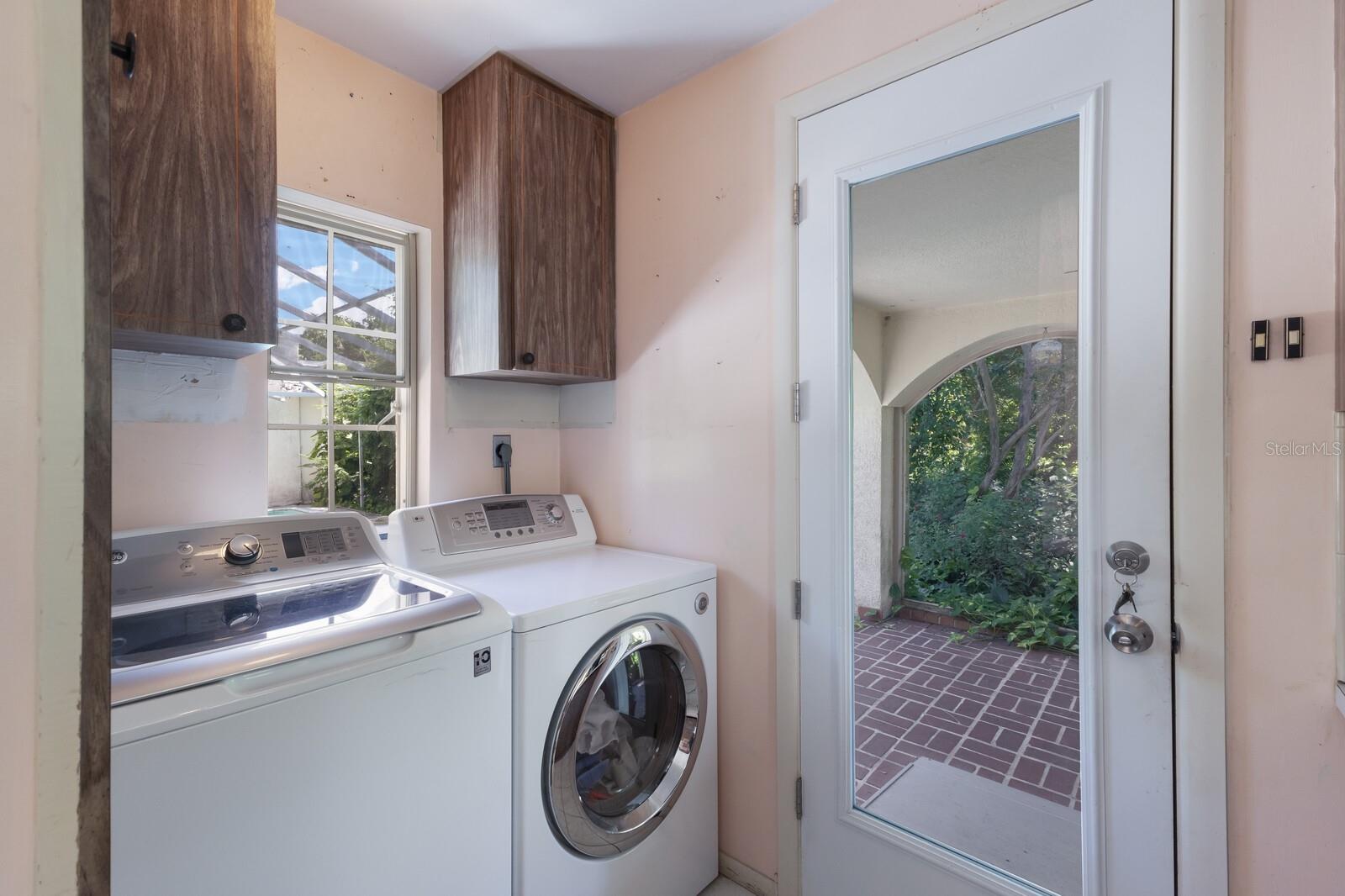 SAPPHIRE SHORES - Residential