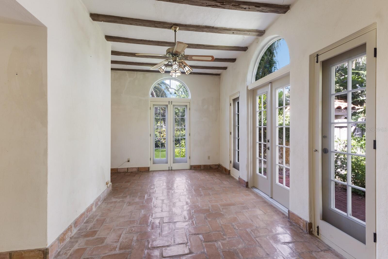 SAPPHIRE SHORES - Residential