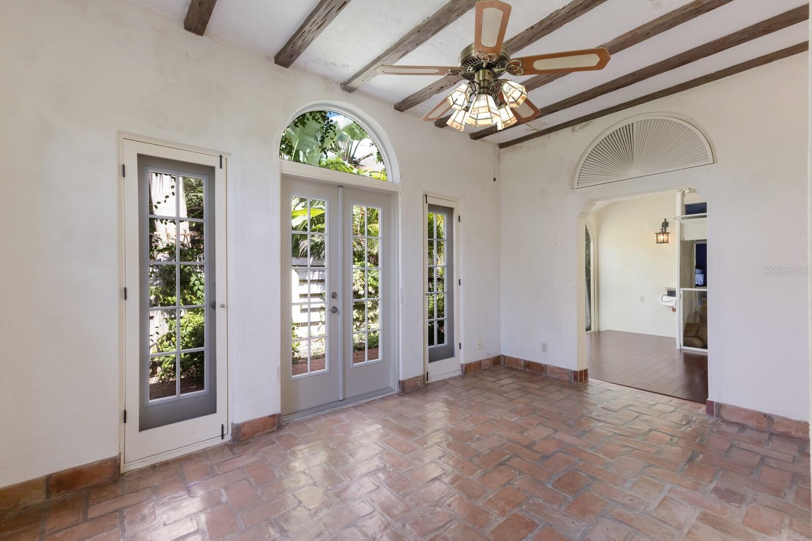 SAPPHIRE SHORES - Residential