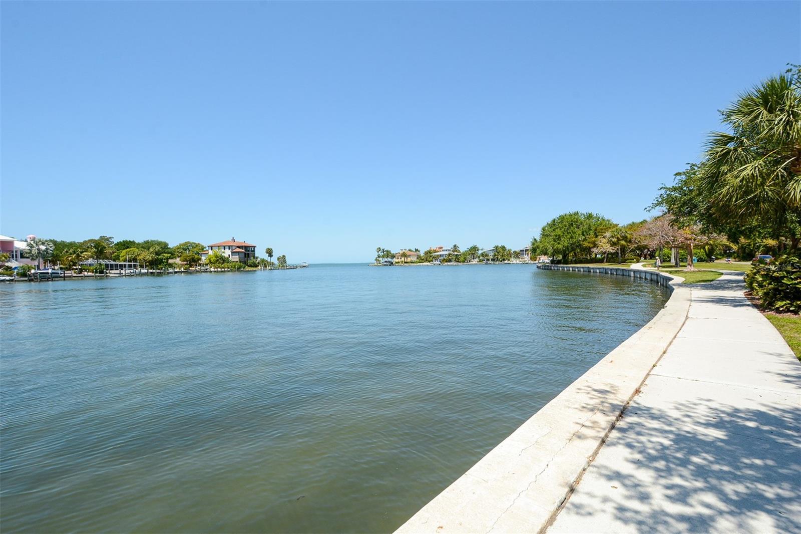 SAPPHIRE SHORES - Residential