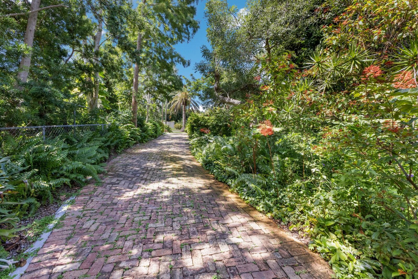 SAPPHIRE SHORES - Residential