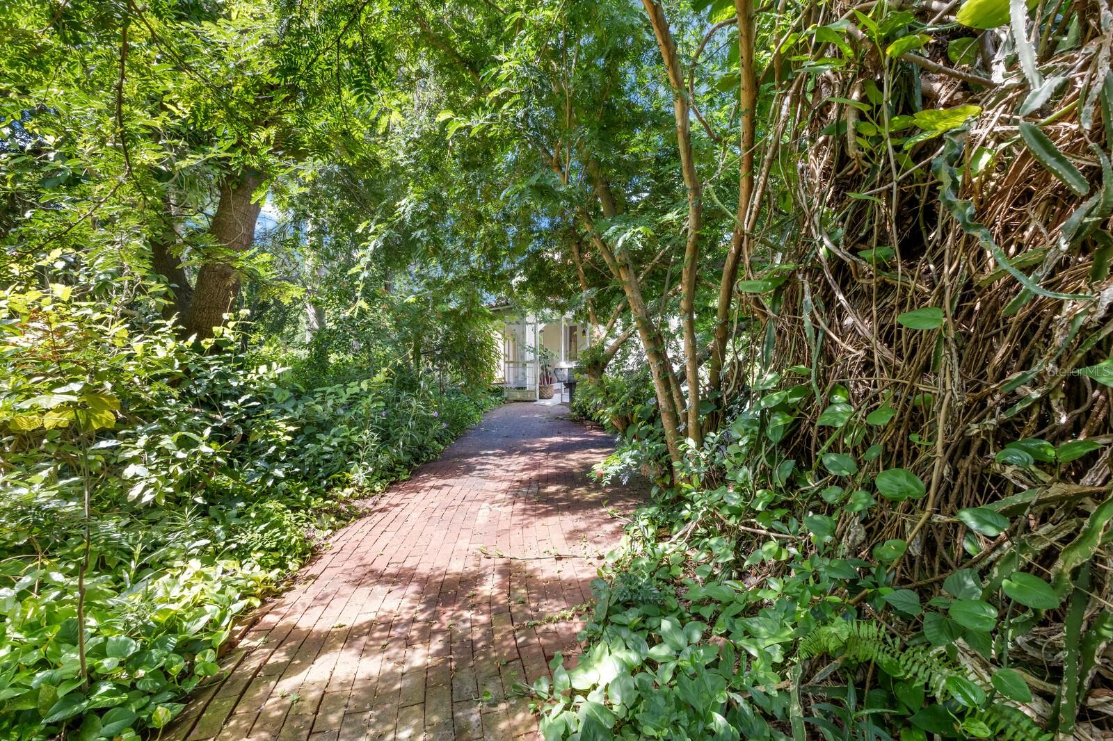 SAPPHIRE SHORES - Residential