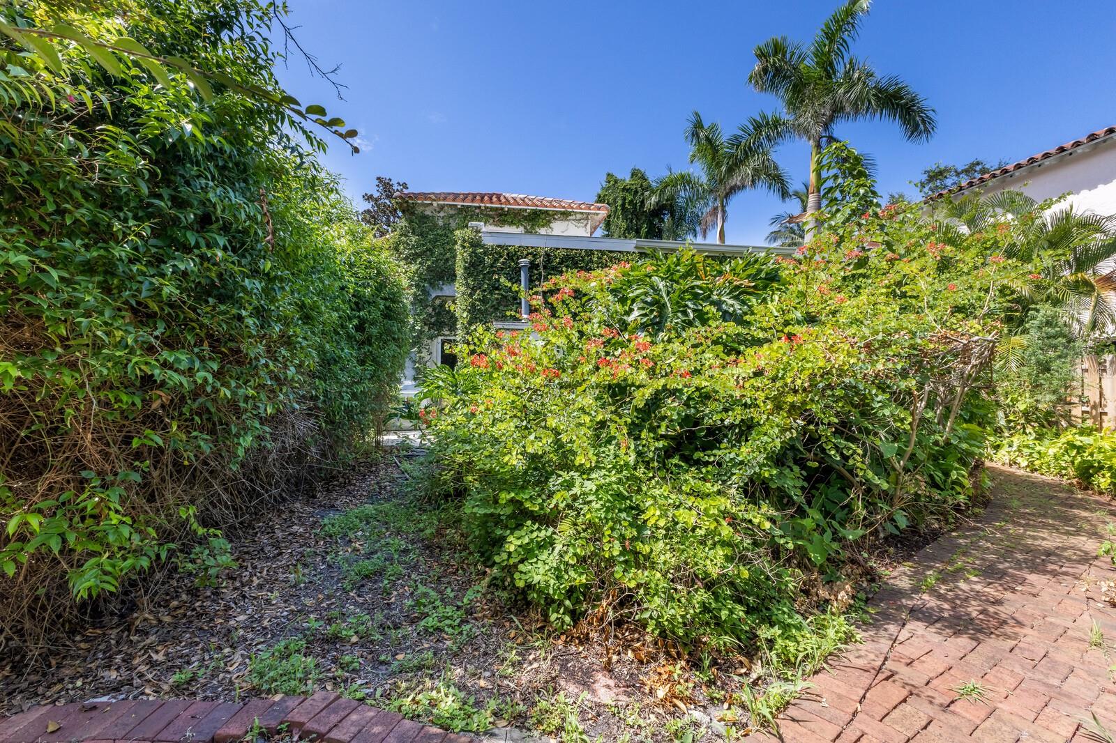 SAPPHIRE SHORES - Residential