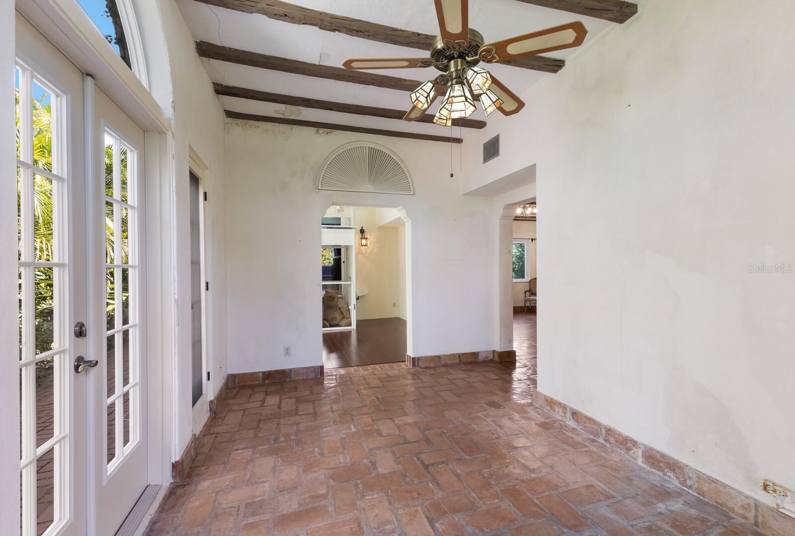 SAPPHIRE SHORES - Residential