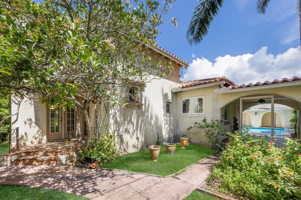 Photo of 457 Woodland Drive, Sarasota, FL 34234 (MLS # A4660855)