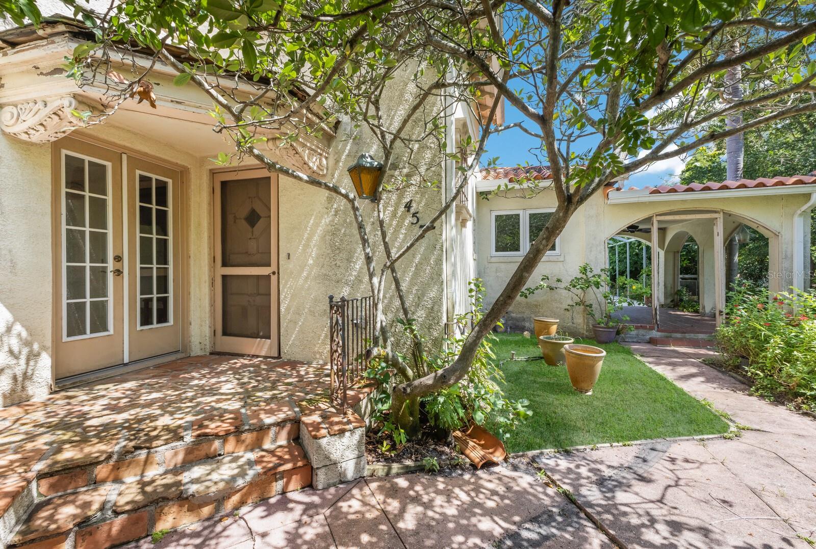 SAPPHIRE SHORES - Residential