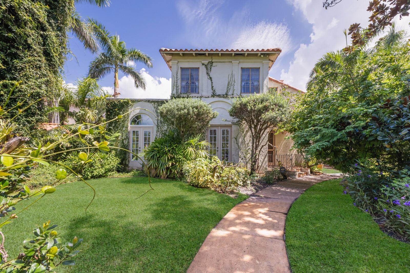 SAPPHIRE SHORES - Residential