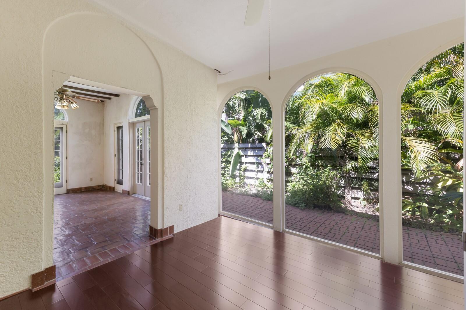 SAPPHIRE SHORES - Residential