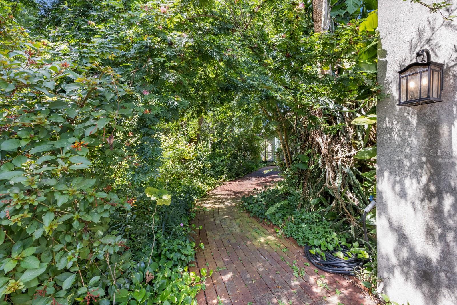 SAPPHIRE SHORES - Residential