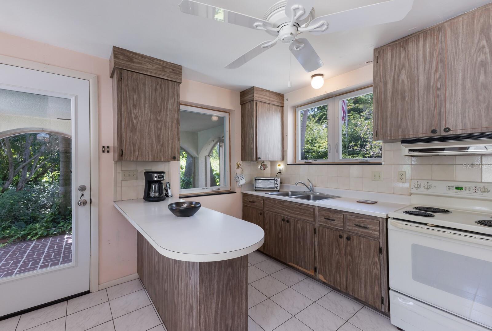 SAPPHIRE SHORES - Residential