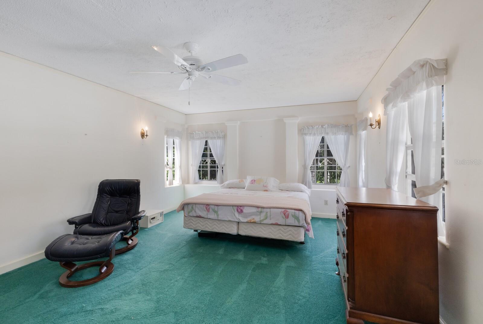 SAPPHIRE SHORES - Residential