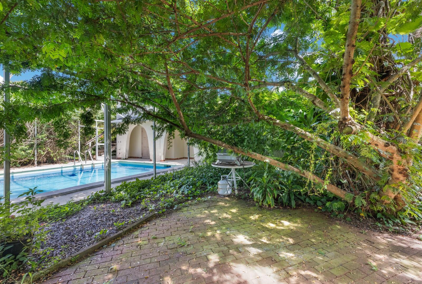 SAPPHIRE SHORES - Residential