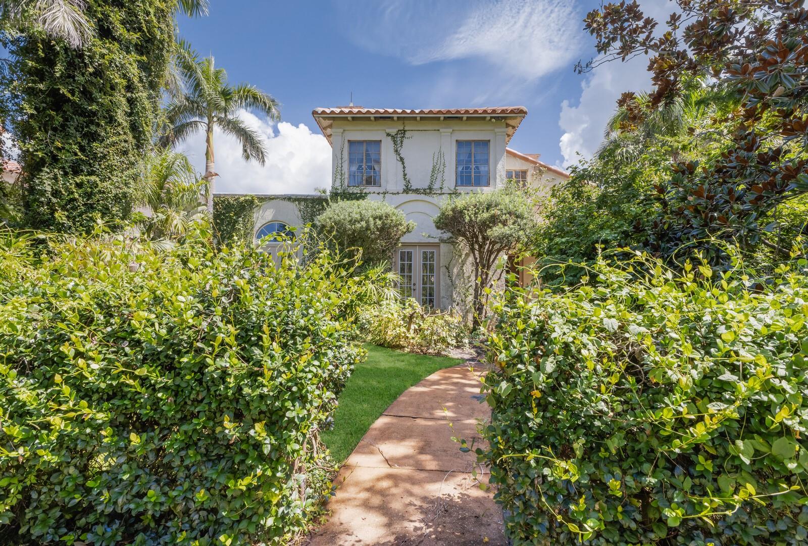 SAPPHIRE SHORES - Residential