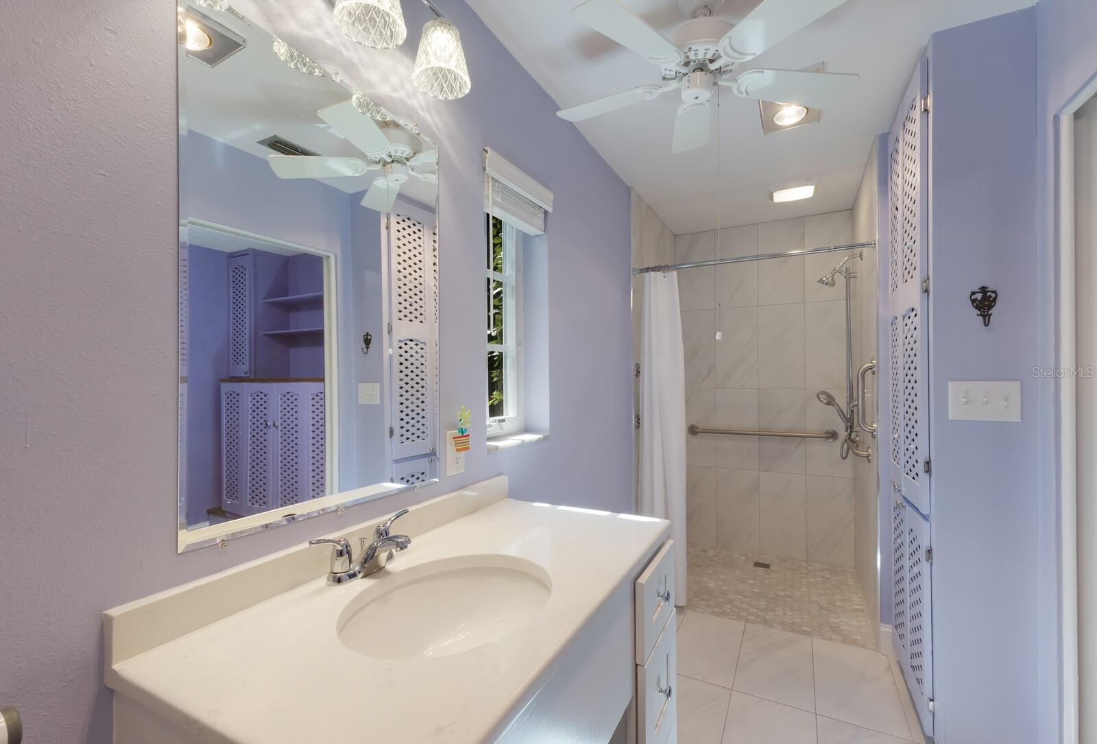 SAPPHIRE SHORES - Residential