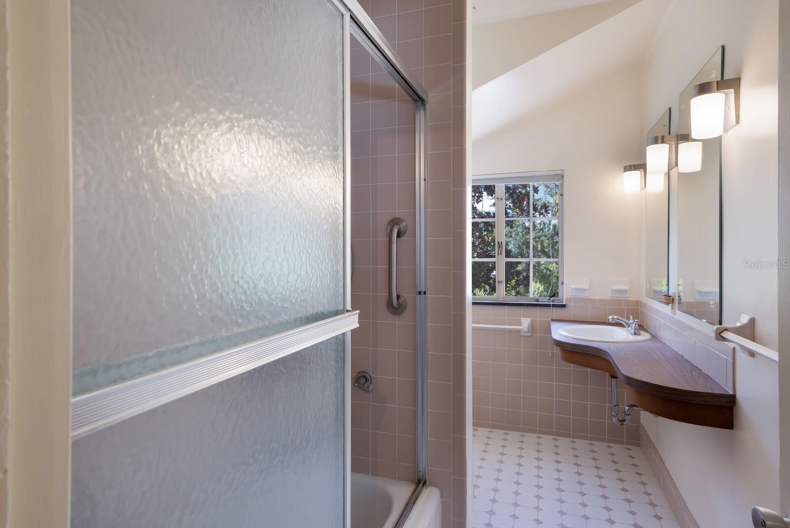 SAPPHIRE SHORES - Residential