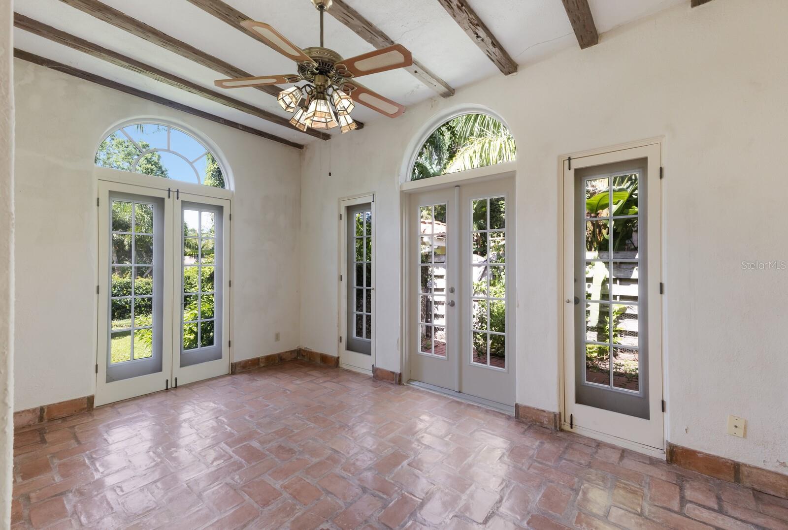 457 WOODLAND DRIVE