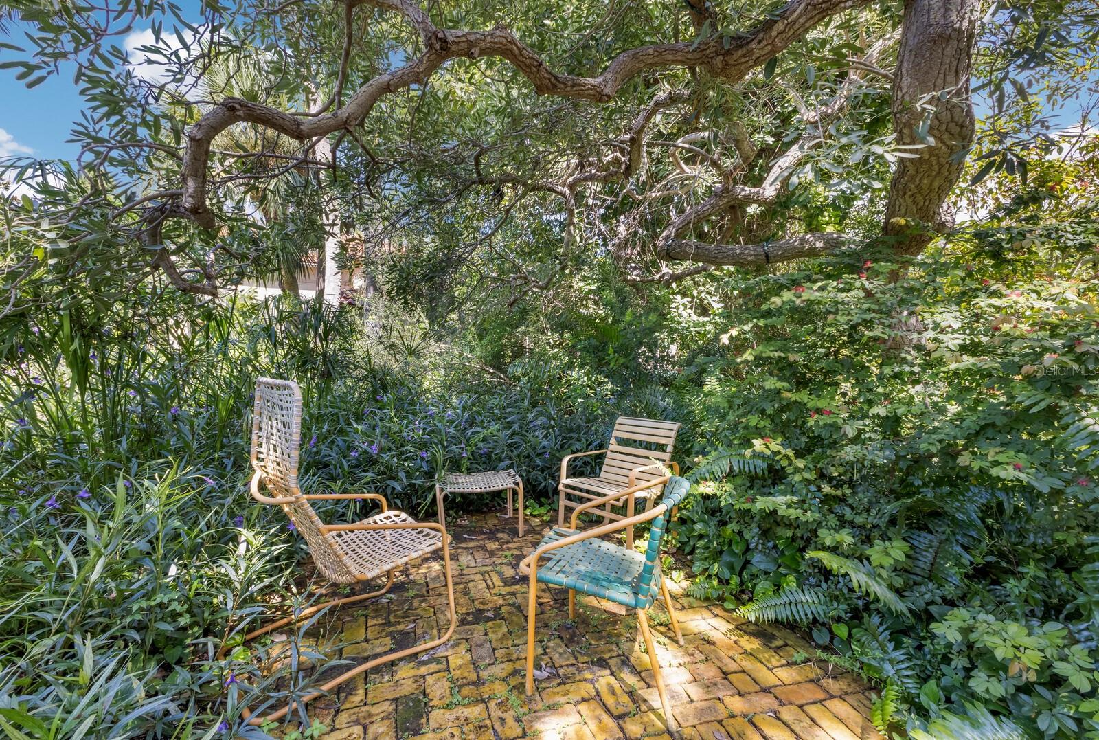 SAPPHIRE SHORES - Residential