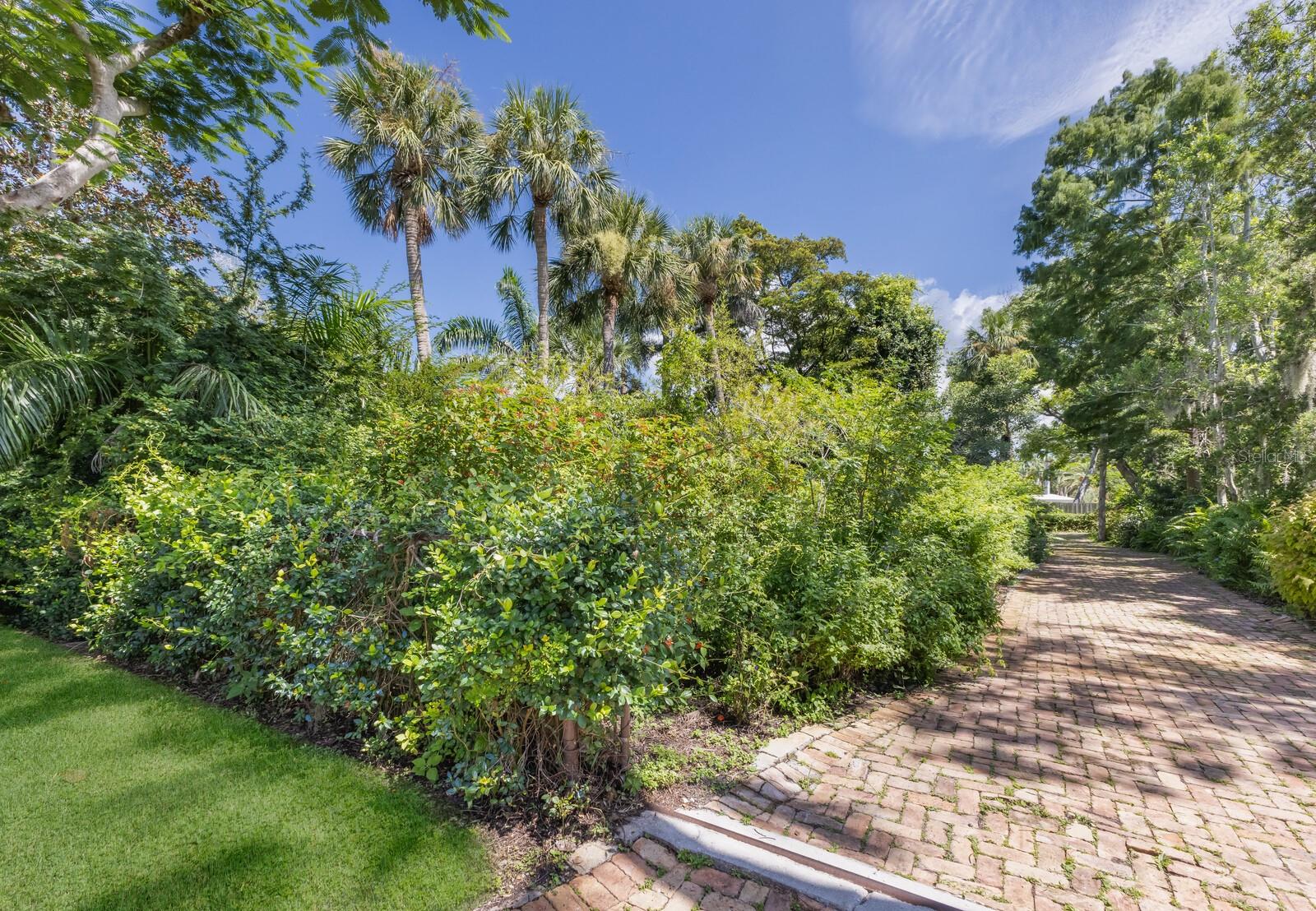 SAPPHIRE SHORES - Residential