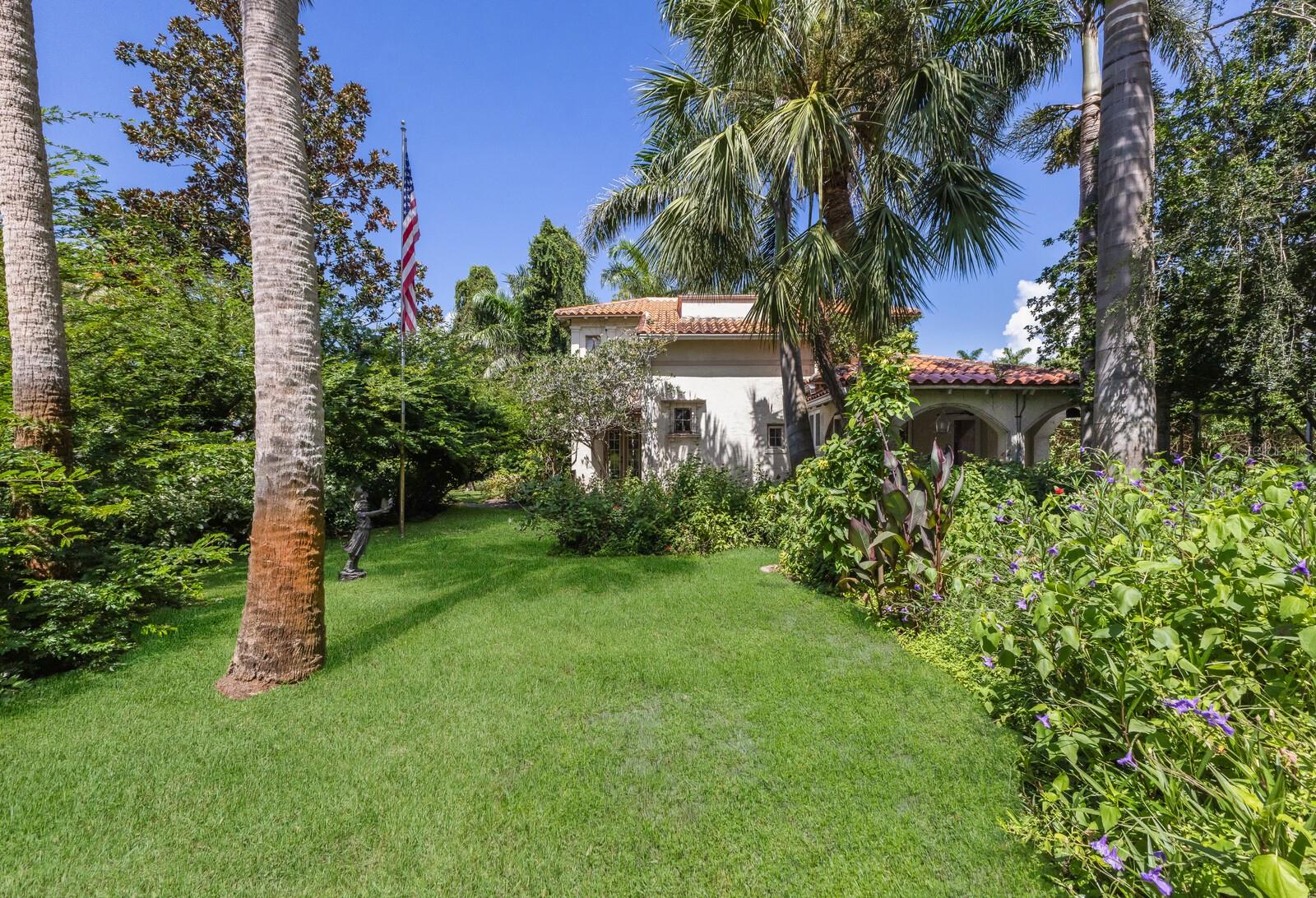 SAPPHIRE SHORES - Residential