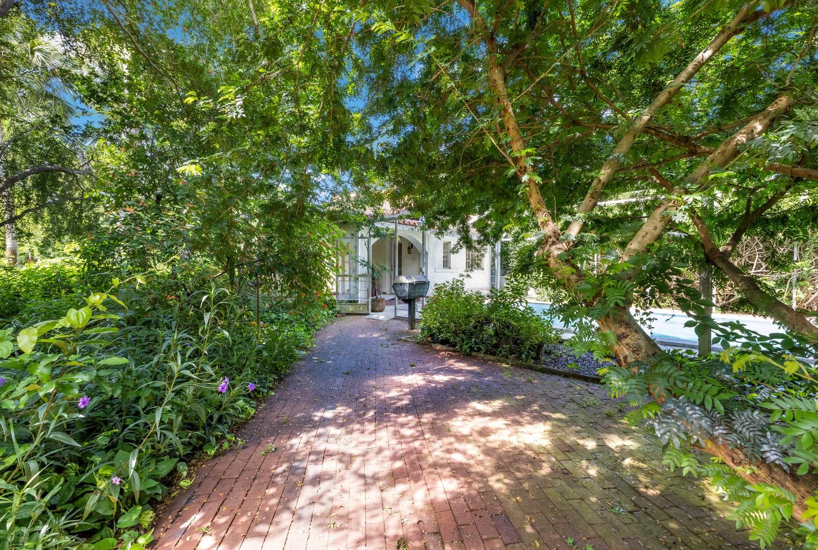 SAPPHIRE SHORES - Residential