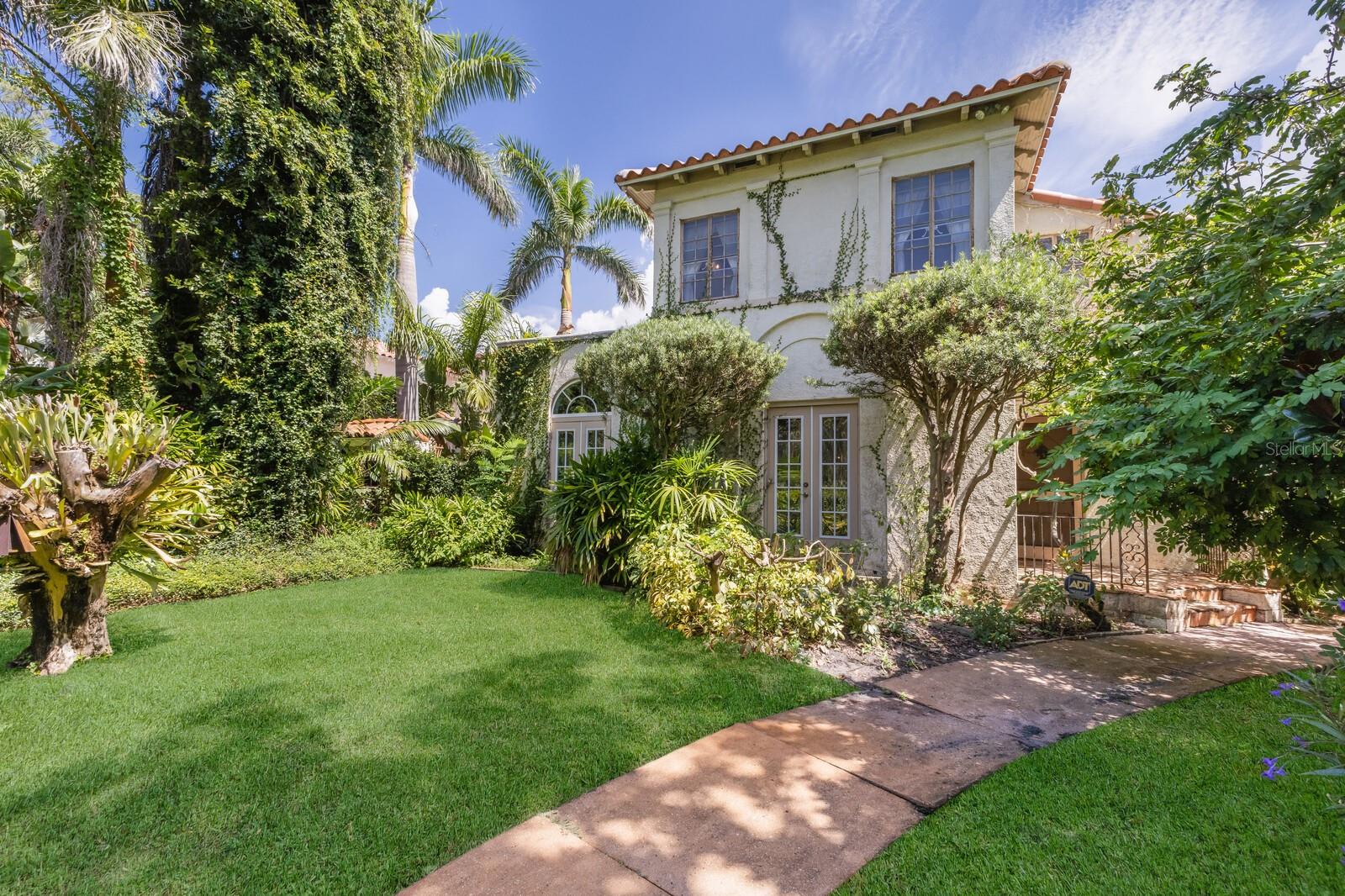 SAPPHIRE SHORES - Residential