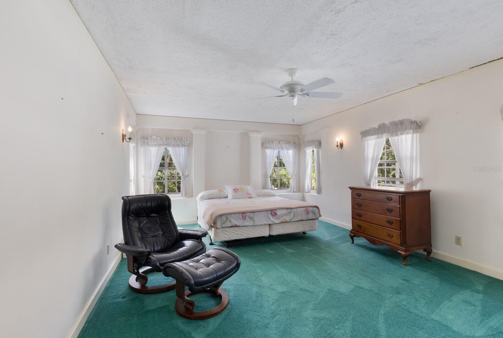 SAPPHIRE SHORES - Residential