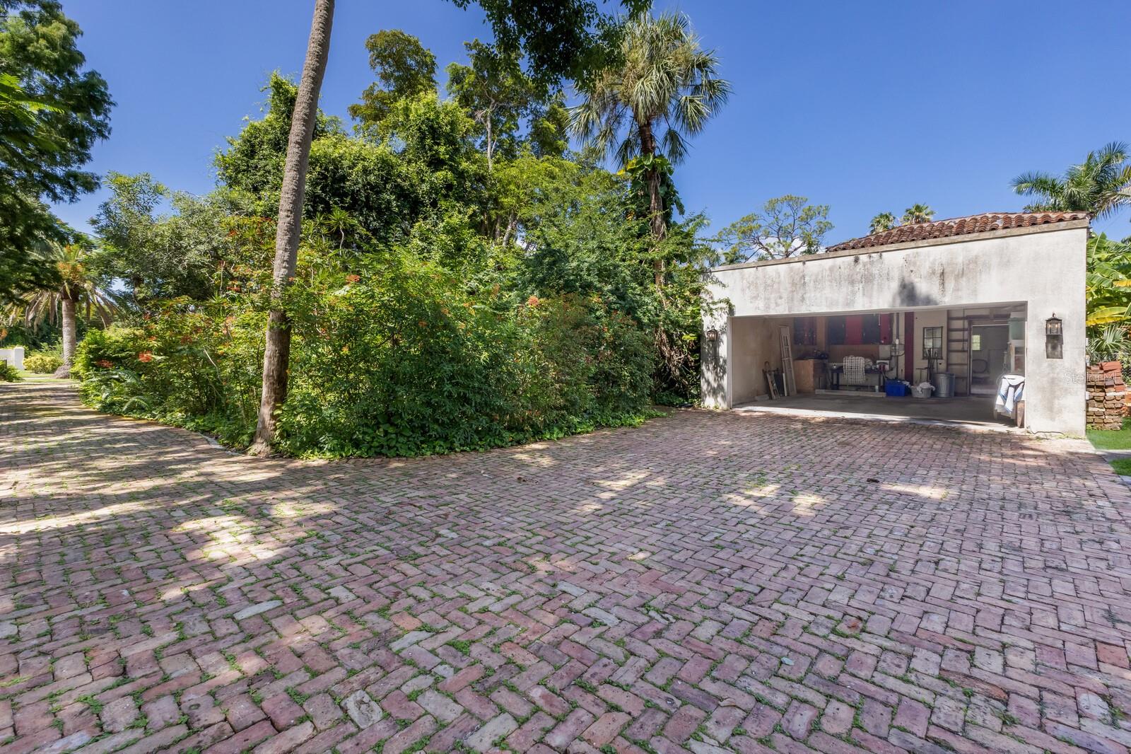 SAPPHIRE SHORES - Residential