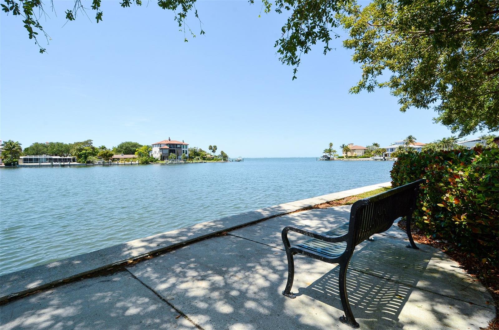 SAPPHIRE SHORES - Residential