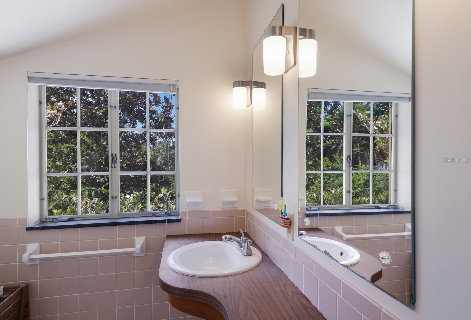 SAPPHIRE SHORES - Residential