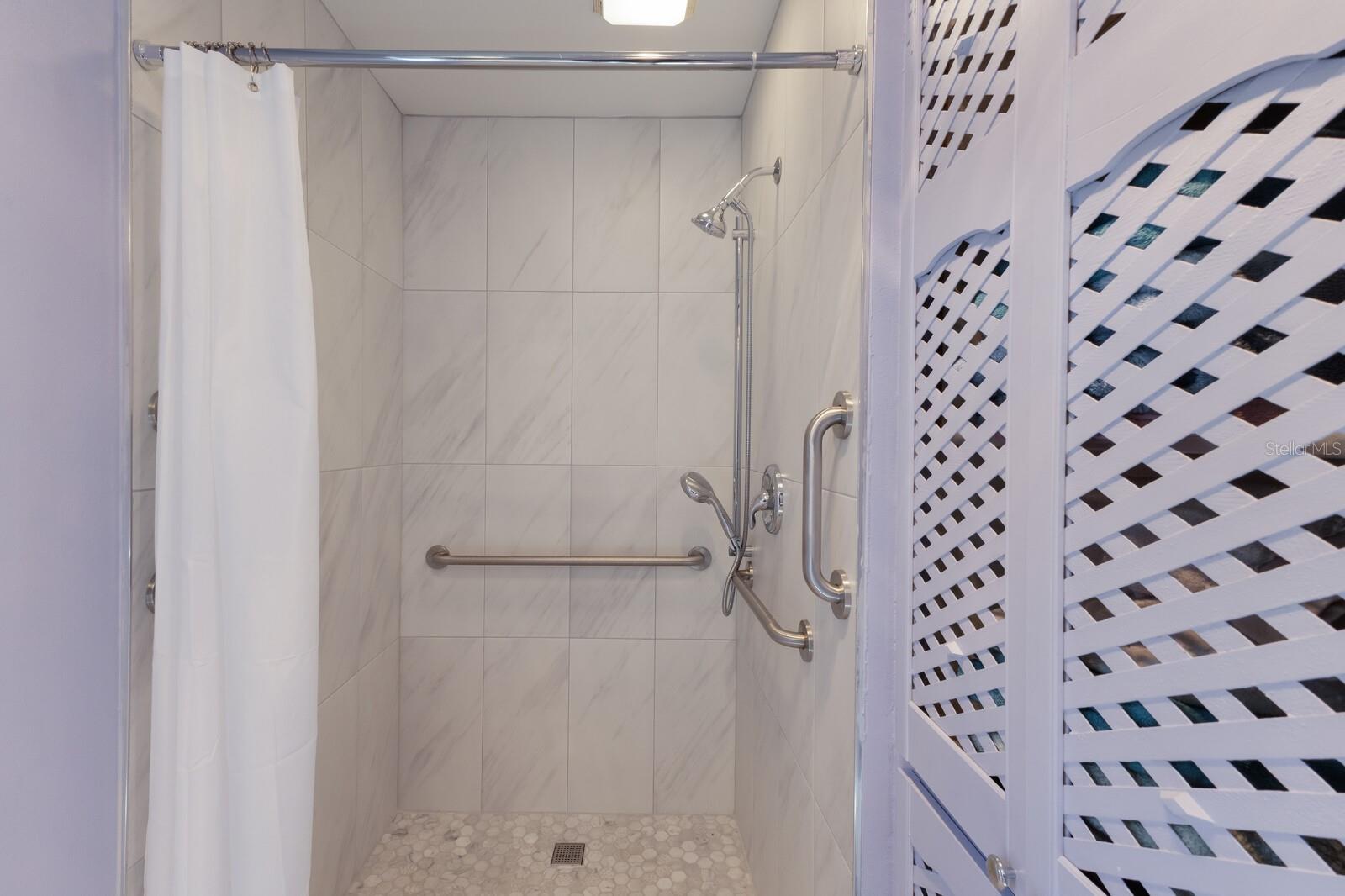 SAPPHIRE SHORES - Residential