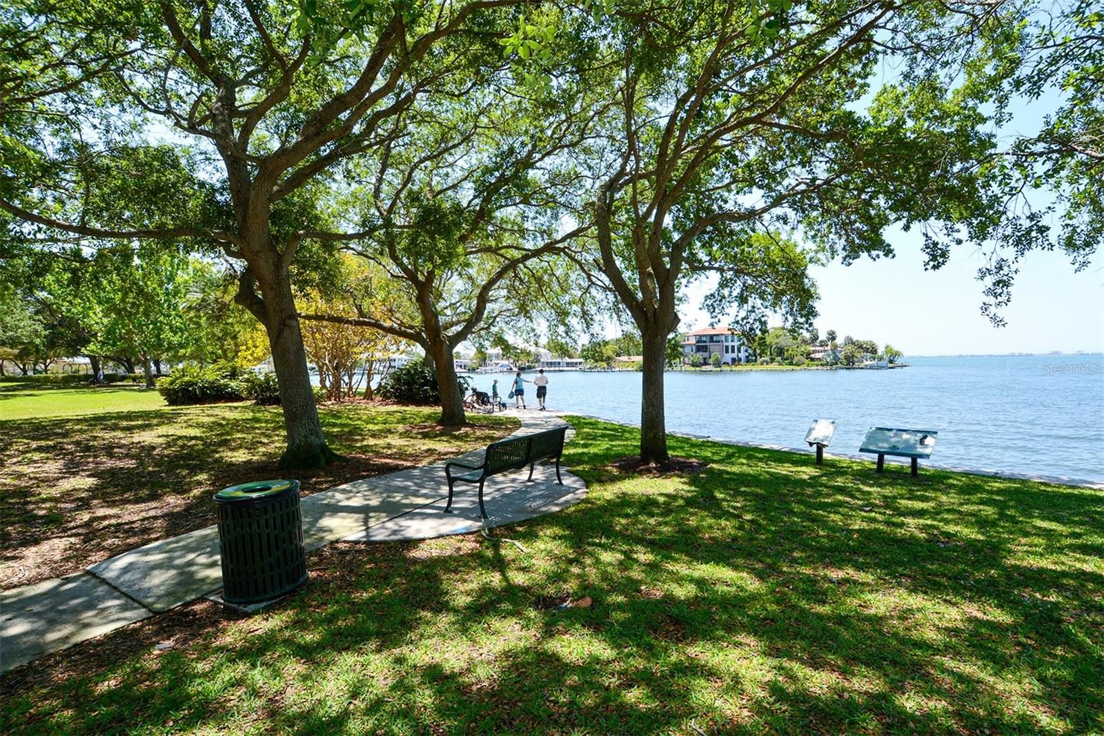 SAPPHIRE SHORES - Residential