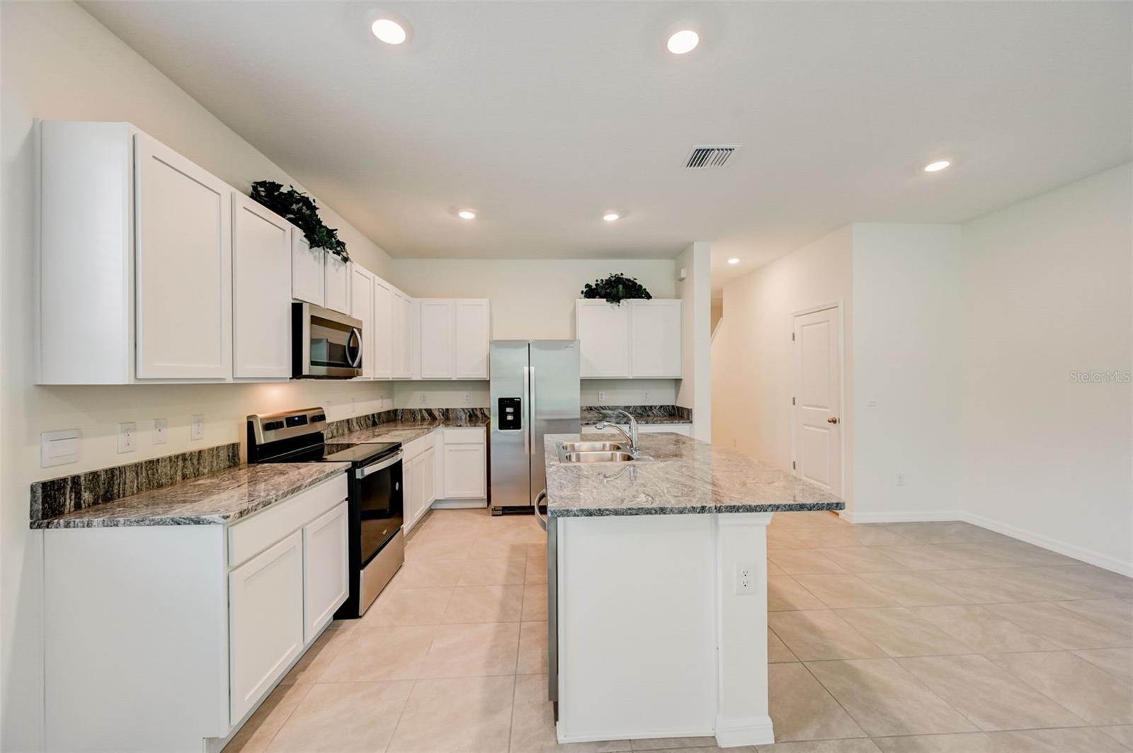 PROMENADE EAST - Residential