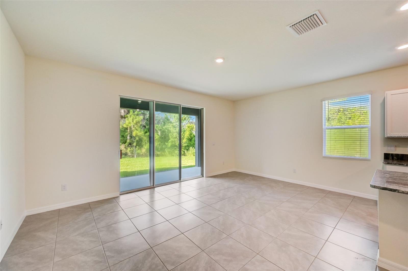 PROMENADE EAST - Residential