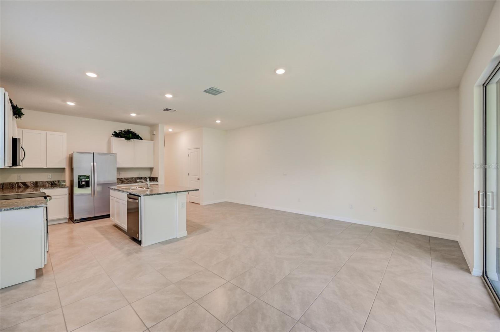 PROMENADE EAST - Residential