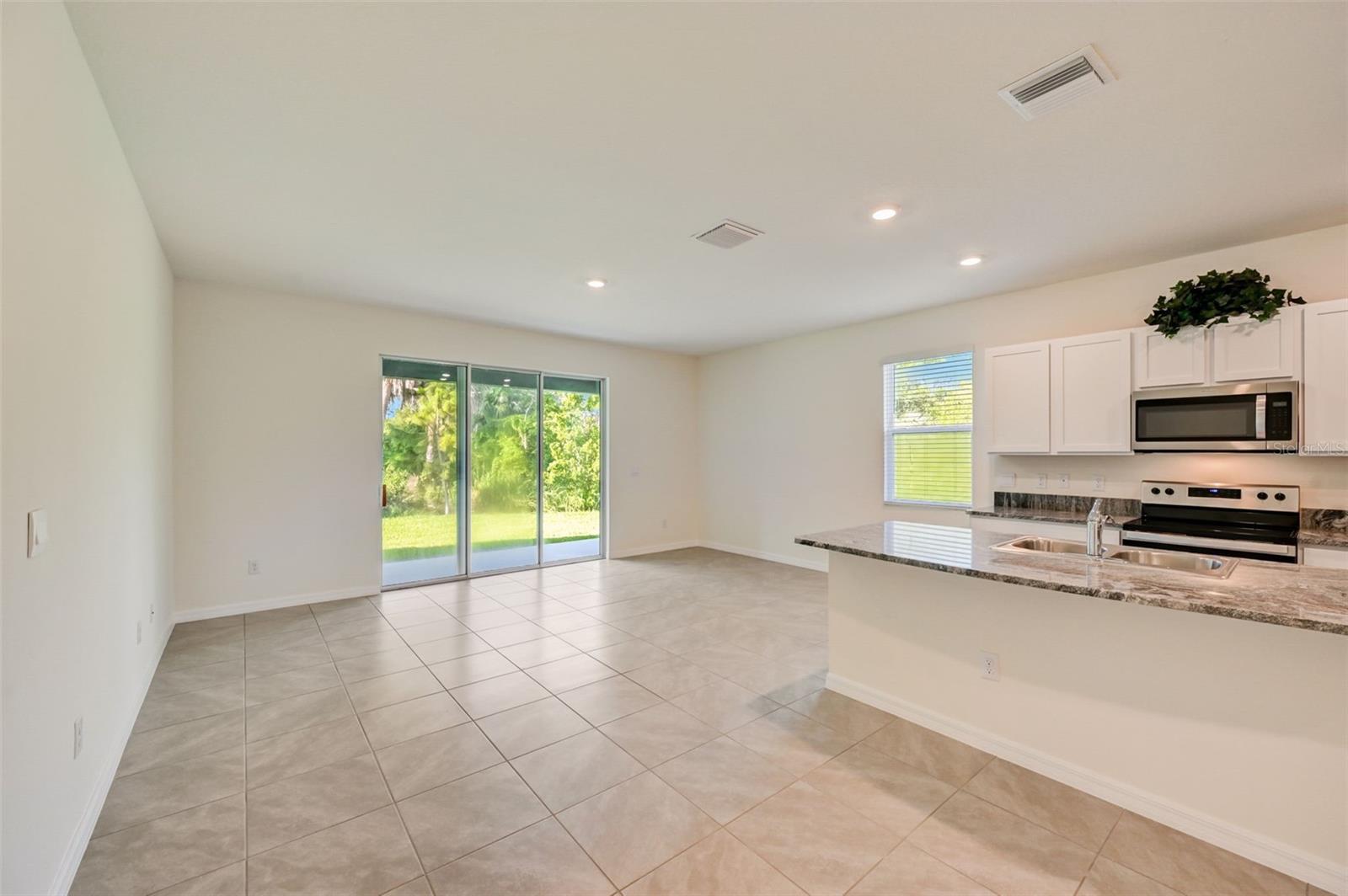 PROMENADE EAST - Residential