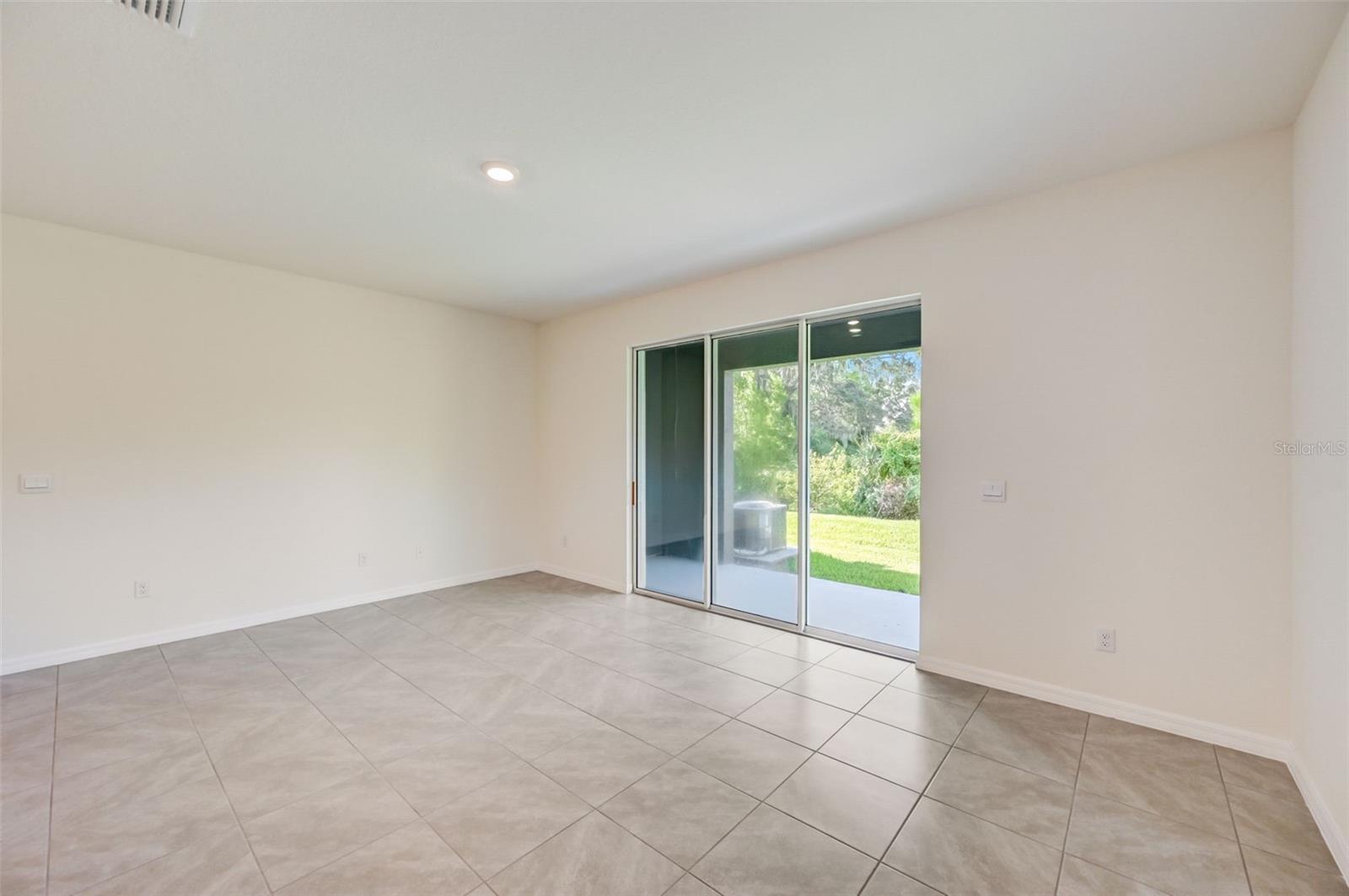 PROMENADE EAST - Residential