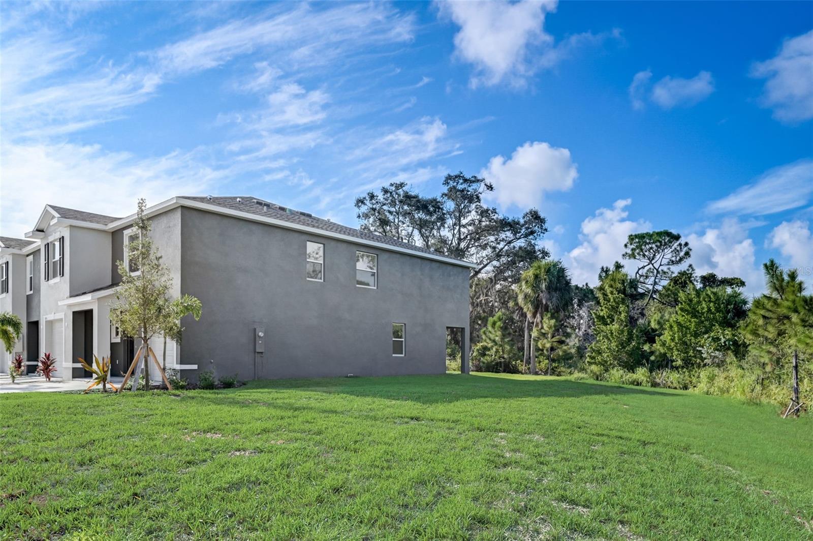 PROMENADE EAST - Residential