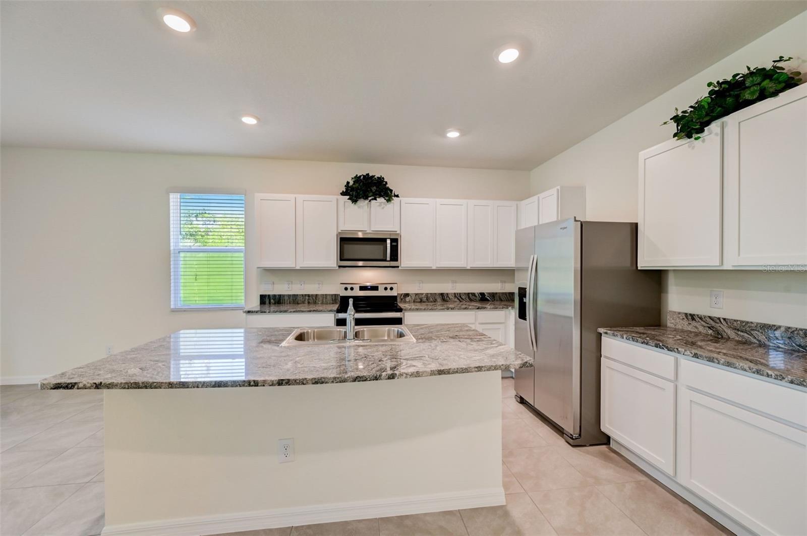 PROMENADE EAST - Residential