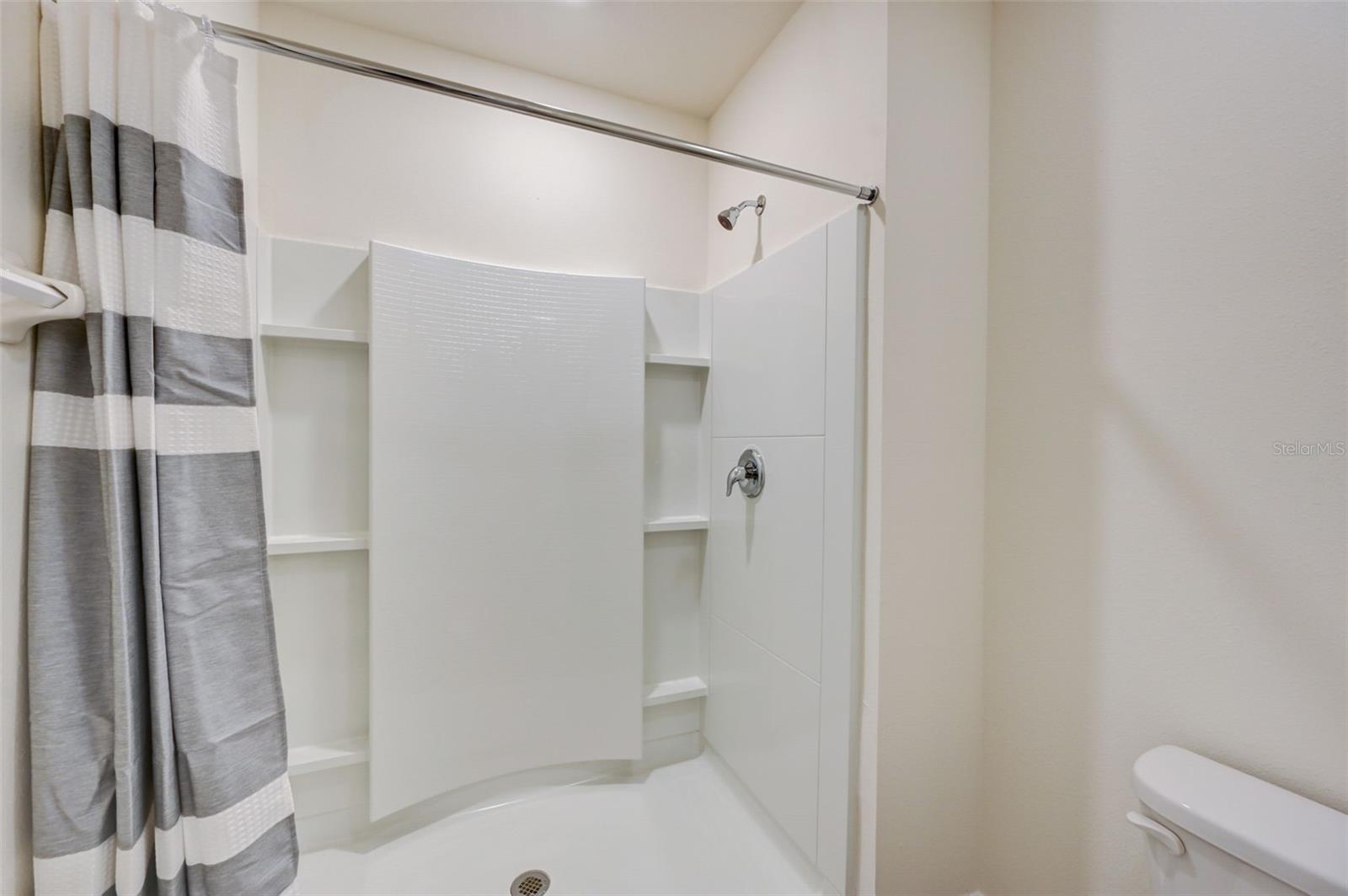 PROMENADE EAST - Residential