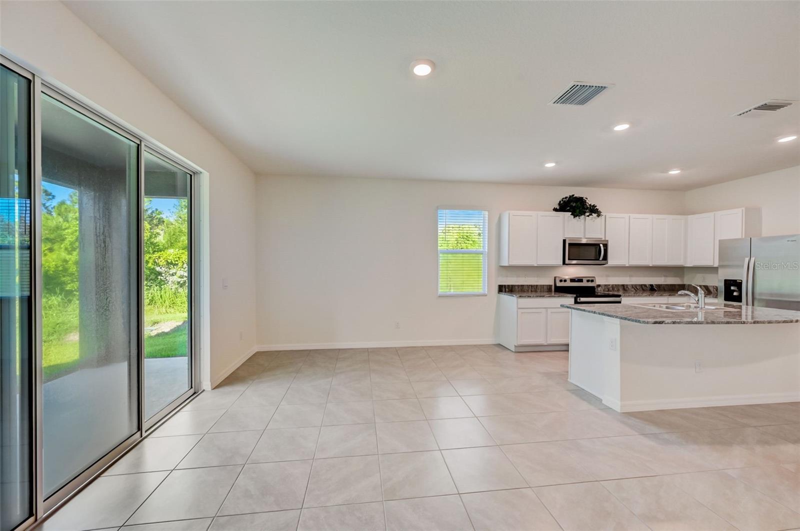 PROMENADE EAST - Residential