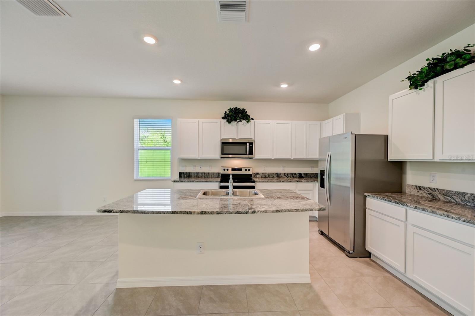 PROMENADE EAST - Residential