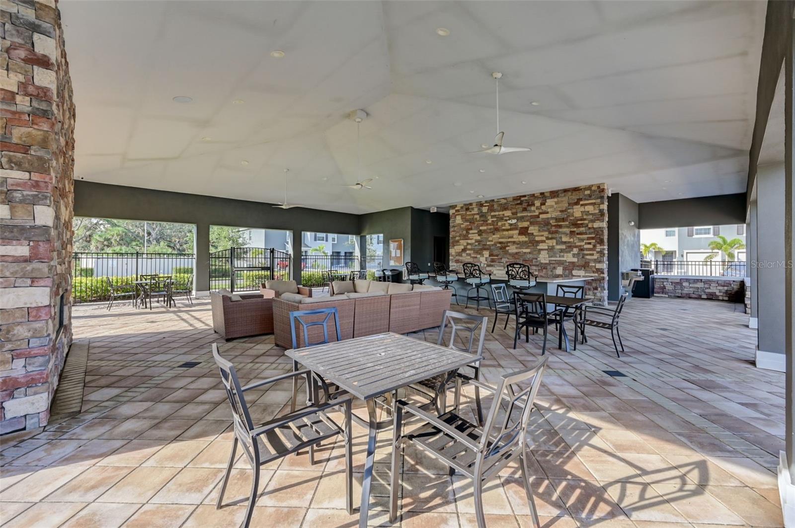 PROMENADE EAST - Residential