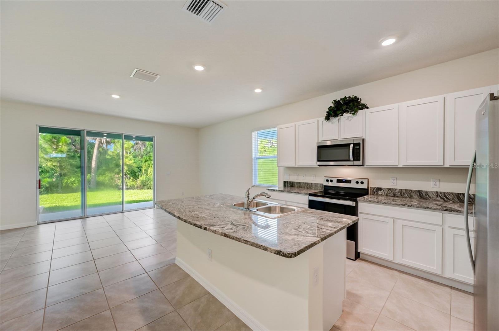 PROMENADE EAST - Residential